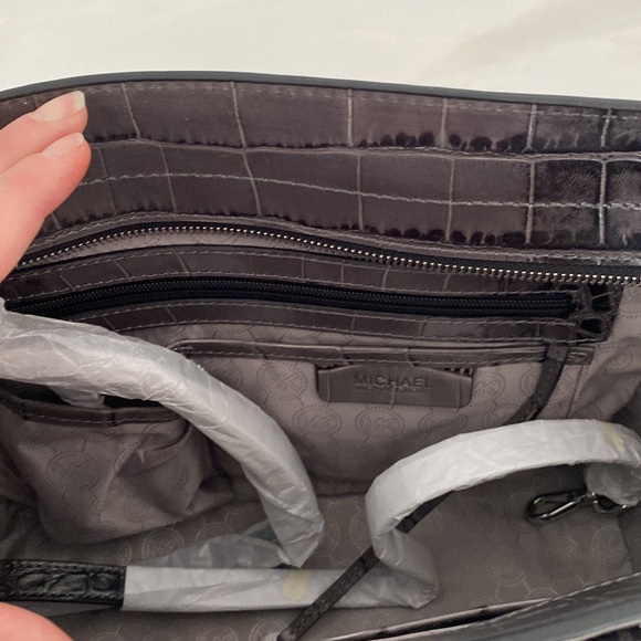 NWT Michael Kors Selma grey large satchel. - Picture 11 of 13